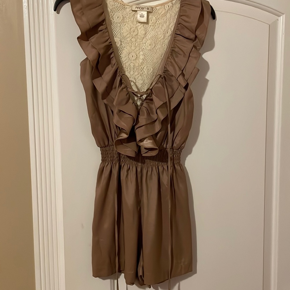 Super cute romper!
